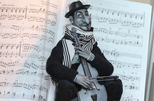 2/14 epizod_03.00_01_46_16.nepodviznoe_izobrazenie005_logo.jpg