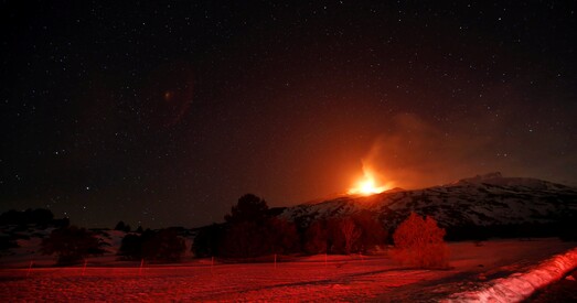 Італія. Вогненная рака на вулкане Этна