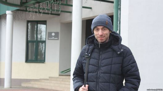 Сяржук Бахун каля суда Івацэвіцкага раёна Сяржук Бахун каля суда Івацэвіцкага раёна