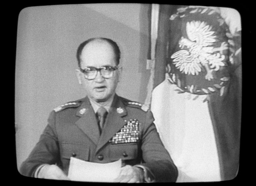 Легендарны зварот Ярузэльскага - генерал абвяшчае вайсковае становішча Легендарны зварот Ярузэльскага - генерал абвяшчае вайсковае становішча