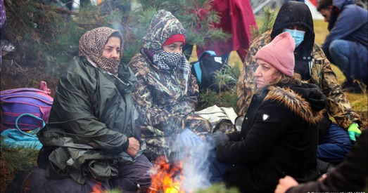 Што адбываецца ў лагеры мігрантаў на мяжы Беларусі. Відэа ад польскіх памежнікаў