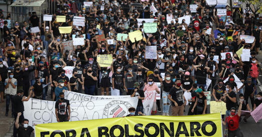 Дзясяткі тысяч выйшлі на акцыі пратэсту супраць прэзідэнта Бразіліі