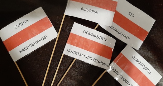 Навіны дня: «экстрэмісцкіх фарміраванняў» стала больш, блогер Дзяніс Лаўнікевіч цудам выжыў