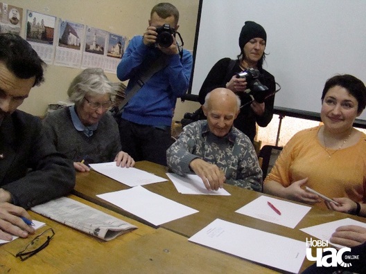 Абавязковая фота-сесія для нацыянальных СМІ Абавязковая фота-сесія для нацыянальных СМІ