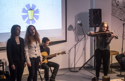 Адкрывалі падзею зусім малады квартэт. Музыкі выканалі некалькі песень Адкрывалі падзею зусім малады квартэт. Музыкі выканалі некалькі песень