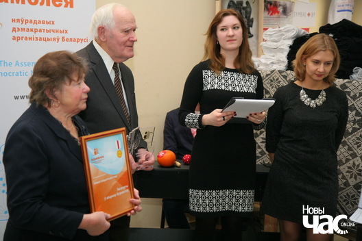 Атрыманне ўзнагароды за абарону Курапатаў Атрыманне ўзнагароды за абарону Курапатаў