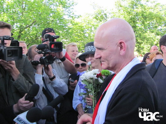 Сустрэча Алеся Бяляцкага на вакзале Сустрэча Алеся Бяляцкага на вакзале