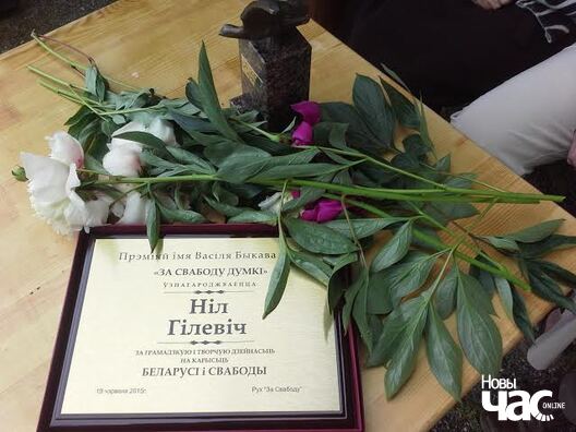 8/8 bychki8_logo.jpg