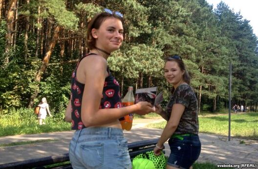 2/3 dziauczynki_z_dyskami.jpg