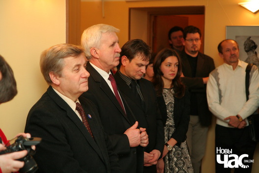 4/15 img_1332_logo.jpg