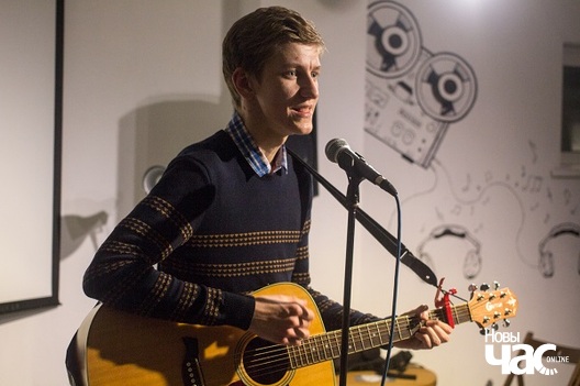 Малады лірык і спявак Ілля Фаляжынскі сыграў "Зорку Венеру" Багдановіча Малады лірык і спявак Ілля Фаляжынскі сыграў "Зорку Венеру" Багдановіча