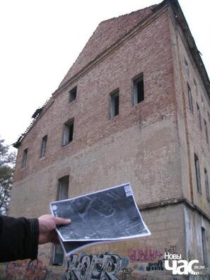 Ля гэтай казармы находзіўся польскі курган Ля гэтай казармы находзіўся польскі курган