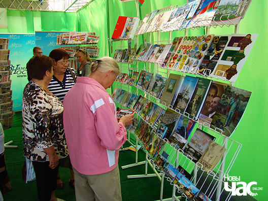Ля стэндаў беларускіх дзяржаўных выдавецтваў Ля стэндаў беларускіх дзяржаўных выдавецтваў