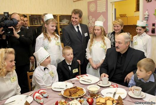 4/6 lu_and_children.jpg