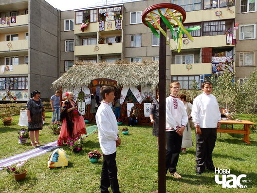 13/15 p8230081_logo.jpg