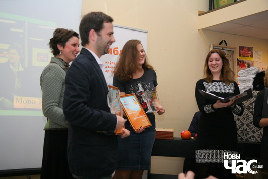 Вядоўцы папулярных моўных курсаў Аляксей Шэін, Алена Шэрэмет, Валярына Кустава Вядоўцы папулярных моўных курсаў Аляксей Шэін, Алена Шэрэмет, Валярына Кустава