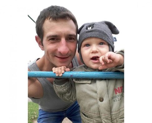 Разам з сынам на стадыёне каля дома Разам з сынам на стадыёне каля дома