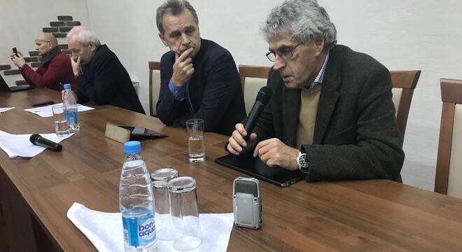 Расійскі апазіцыянер: «Калі вы будзеце страляць, Пуцін не пойдзе на анексію» Расійскі апазіцыянер: «Калі вы будзеце страляць, Пуцін не пойдзе на анексію»