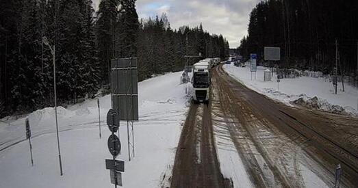 Чэргі на мяжы: выезду з Беларусі ў ЕС чакае амаль 3,5 тысячы фур