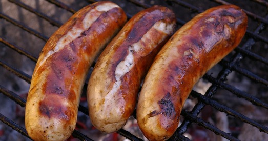 Сусветныя цікавосткі: Секс-забастоўка супраць мяса, падатак за акупацыю, як каралева ад дыктатара хавалася