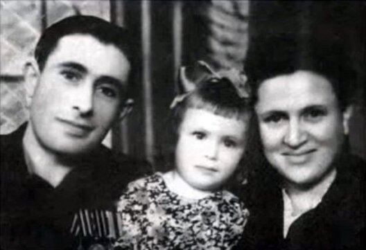 Сафія Гройсман з бацькамі Сафія Гройсман з бацькамі