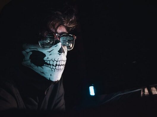 hacker_894x666.jpeg hacker_894x666.jpeg