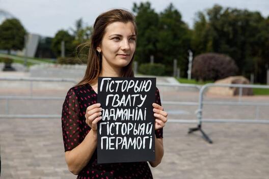 hanna_komar_1.jpg hanna_komar_1.jpg