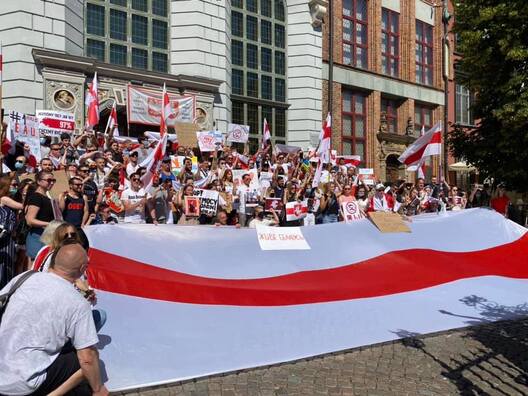 Акцыя салідарнасці ў Гданьску. Фота з фэйсбука «Рада БНР» Акцыя салідарнасці ў Гданьску. Фота з фэйсбука «Рада БНР»