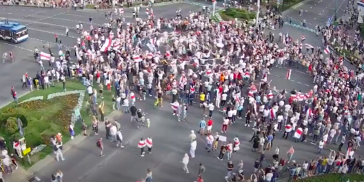 Скрыншот з відэа з гарадскіх камер відэаназірання 13 верасня ў Брэсце Скрыншот з відэа з гарадскіх камер відэаназірання 13 верасня ў Брэсце