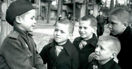 Вайна і дзеці: «Мама ўсё зразумела і кінулася на двор. Яна на каленях прасіла паліцаяў нам дараваць…»