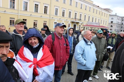 12/24 img_0359_1280x853_logo.jpg