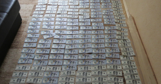 Трое мінчан скралі з банкаўскіх картак больш за 400 тысяч долараў