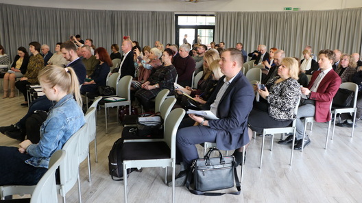 4/7 img_0708_logo.jpg