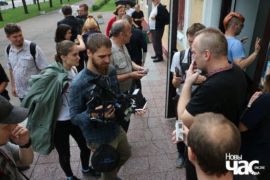 18/21 img_0753_1024x683_logo.jpg