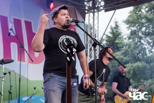 18/25 img_1393_logo.jpg