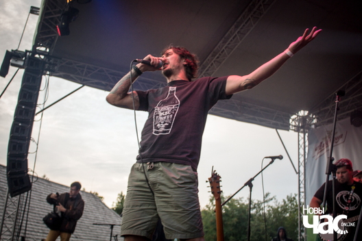 19/25 img_1440_logo.jpg