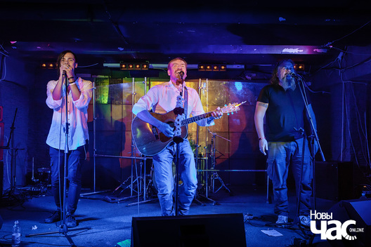 17/22 img_1606_logo.jpg