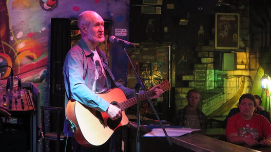 23/26 img_1871_logo.jpg