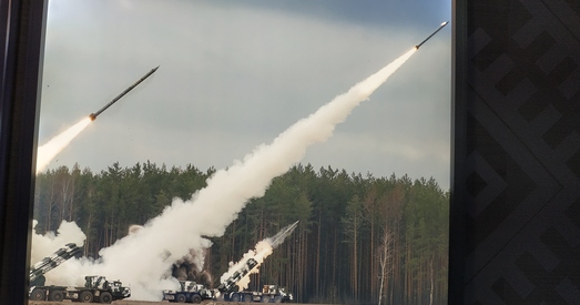 Каму цяпер гарантаваць стабільнасць і бяспеку беларускай уладзе?