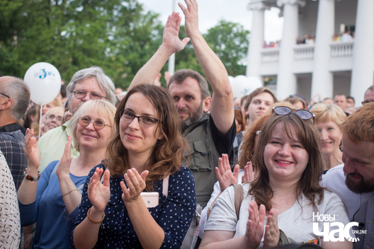 4/18 img_2400_logo.jpg