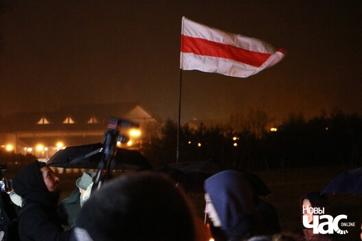 13/30 img_2404_1024x683_logo.jpg