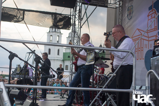 13/18 img_2497_1_logo.jpg