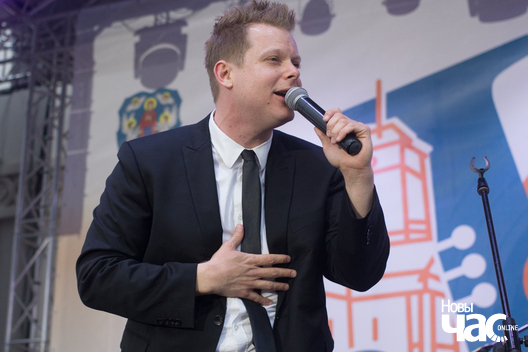 16/18 img_2602_1_logo.jpg