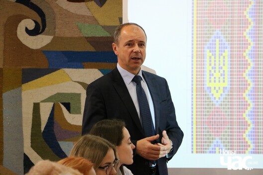 4/16 img_2777_1280x853_logo.jpg