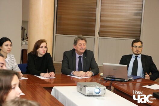 16/16 img_2778_1280x853_logo.jpg