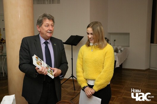 12/16 img_2827_1280x853_logo.jpg