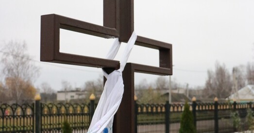 У Доўску адкрылі адноўлены крыж Памяці і ўдзячнасці (фота)
