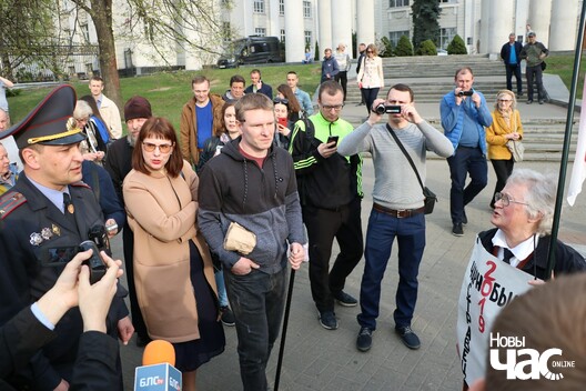 10/13 img_4932_1280x853_logo.jpg