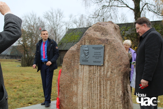 1/4 img_5205_logo.jpg