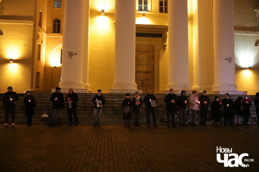 12/32 img_6340_logo.jpg